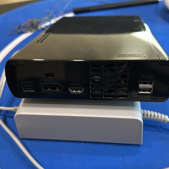 Working Wii U with 4+ controllers, sensor, steering wheels, game pad. - Picture 6 of 14